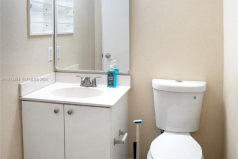 Condo in Pompano Beach, Florida, 2 bedrooms  № 1991097 - photo 7