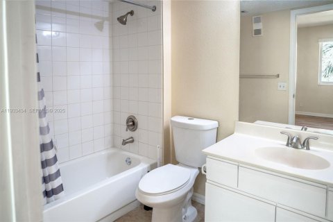 Condo in Pompano Beach, Florida, 2 bedrooms  № 1991097 - photo 6