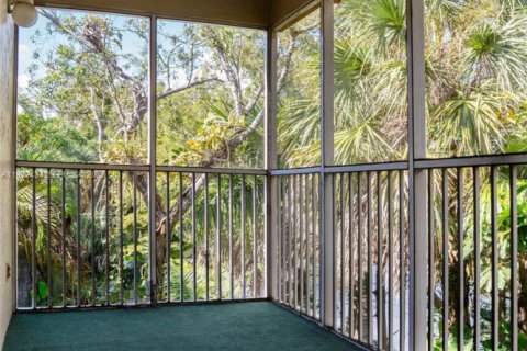 Condo in Pompano Beach, Florida, 2 bedrooms  № 1991097 - photo 4