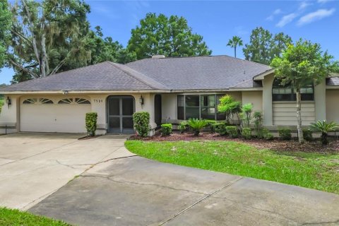 House in Inverness, Florida 3 bedrooms, 228.08 sq.m. № 2329896