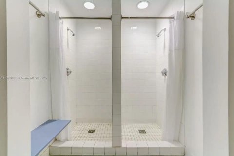 Купить кондоминиум в Майами, Флорида 2 спальни, 76.64м2, № 1958387 - фото 18