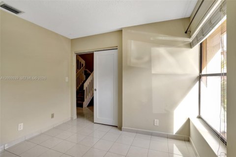 Снять в аренду таунхаус в Коконат Крик, Флорида 3 спальни, 137.31м2, № 2067136 - фото 19