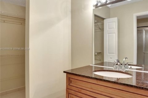 Снять в аренду таунхаус в Коконат Крик, Флорида 3 спальни, 137.31м2, № 2067136 - фото 25