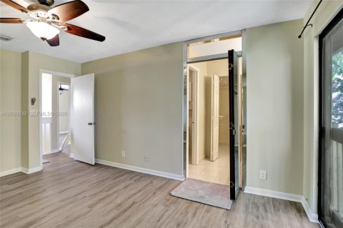 Снять в аренду таунхаус в Коконат Крик, Флорида 3 спальни, 137.31м2, № 2067136 - фото 23