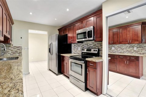 Снять в аренду таунхаус в Коконат Крик, Флорида 3 спальни, 137.31м2, № 2067136 - фото 12