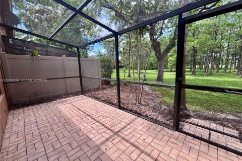 Снять в аренду таунхаус в Коконат Крик, Флорида 3 спальни, 137.31м2, № 2067136 - фото 15