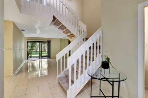 Снять в аренду таунхаус в Коконат Крик, Флорида 3 спальни, 137.31м2, № 2067136 - фото 4