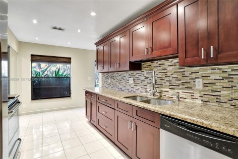 Снять в аренду таунхаус в Коконат Крик, Флорида 3 спальни, 137.31м2, № 2067136 - фото 13