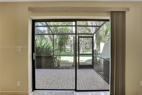 Снять в аренду таунхаус в Коконат Крик, Флорида 3 спальни, 137.31м2, № 2067136 - фото 14