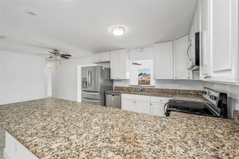House in Merrit Island, Florida 3 bedrooms, 170.29 sq.m. № 1832813 - photo 8