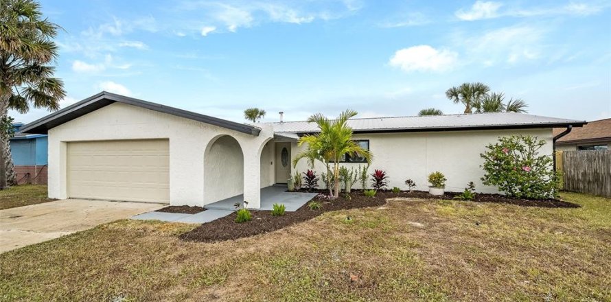 House in Merrit Island, Florida 3 bedrooms, 170.29 sq.m. № 1832813