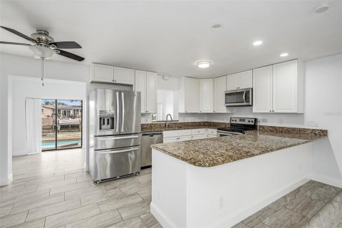 House in Merrit Island, Florida 3 bedrooms, 170.29 sq.m. № 1832813 - photo 7