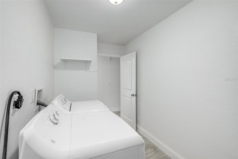 House in Merrit Island, Florida 3 bedrooms, 170.29 sq.m. № 1832813 - photo 22