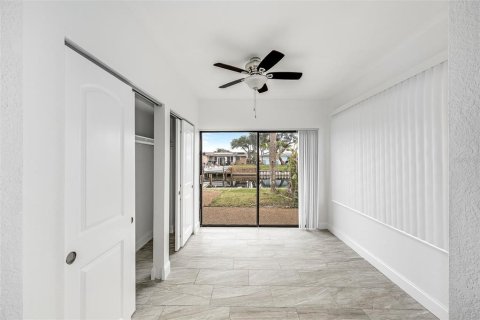 House in Merrit Island, Florida 3 bedrooms, 170.29 sq.m. № 1832813 - photo 15