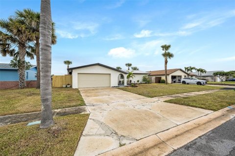 House in Merrit Island, Florida 3 bedrooms, 170.29 sq.m. № 1832813 - photo 30