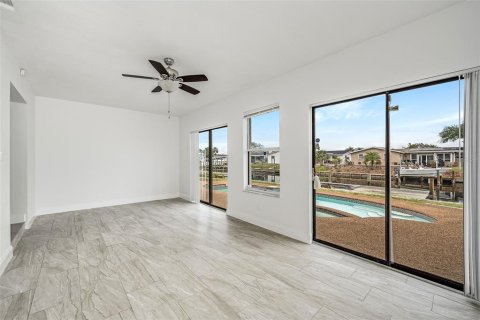 House in Merrit Island, Florida 3 bedrooms, 170.29 sq.m. № 1832813 - photo 17