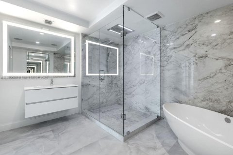 Condominio en venta en Sunny Isles Beach, Florida, 3 dormitorios, 175.77 m2 № 2022378 - foto 24