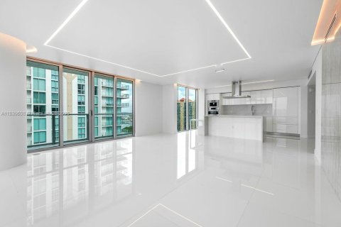 Condominio en venta en Sunny Isles Beach, Florida, 3 dormitorios, 175.77 m2 № 2022378 - foto 3