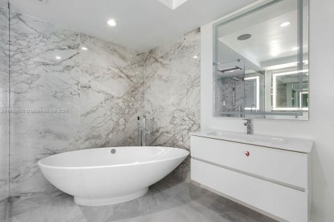 Condominio en venta en Sunny Isles Beach, Florida, 3 dormitorios, 175.77 m2 № 2022378 - foto 26