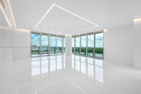 Condominio en venta en Sunny Isles Beach, Florida, 3 dormitorios, 175.77 m2 № 2022378 - foto 17