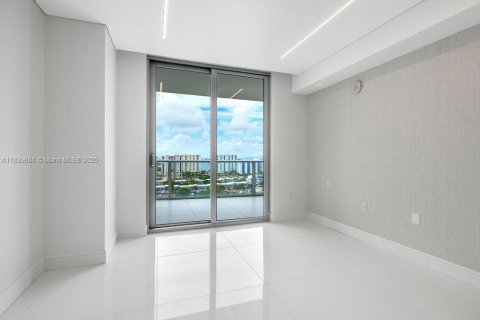 Condominio en venta en Sunny Isles Beach, Florida, 3 dormitorios, 175.77 m2 № 2022378 - foto 18