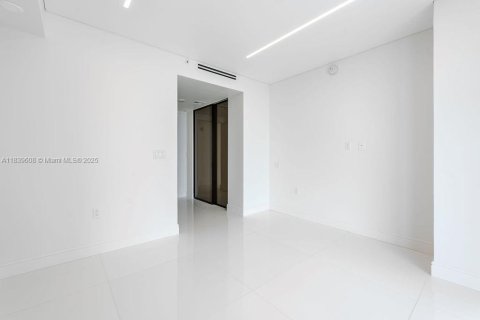 Condominio en venta en Sunny Isles Beach, Florida, 3 dormitorios, 175.77 m2 № 2022378 - foto 19