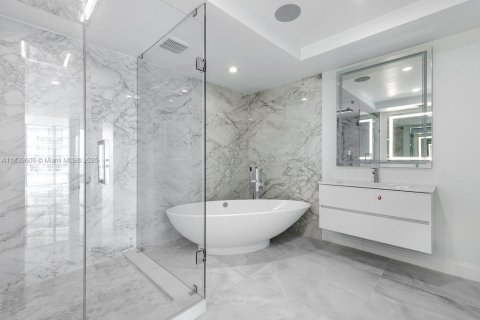 Condominio en venta en Sunny Isles Beach, Florida, 3 dormitorios, 175.77 m2 № 2022378 - foto 25
