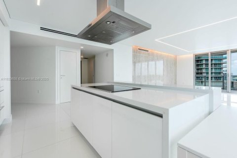 Condominio en venta en Sunny Isles Beach, Florida, 3 dormitorios, 175.77 m2 № 2022378 - foto 7