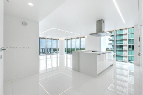 Condominio en venta en Sunny Isles Beach, Florida, 3 dormitorios, 175.77 m2 № 2022378 - foto 5