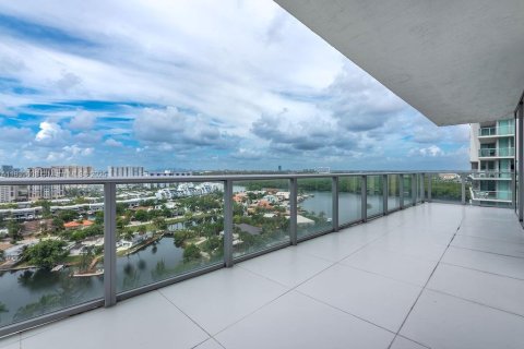 Condominio en venta en Sunny Isles Beach, Florida, 3 dormitorios, 175.77 m2 № 2022378 - foto 28