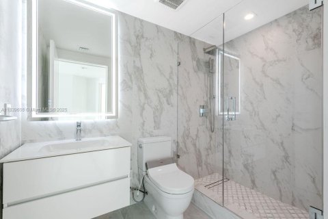 Condominio en venta en Sunny Isles Beach, Florida, 3 dormitorios, 175.77 m2 № 2022378 - foto 12