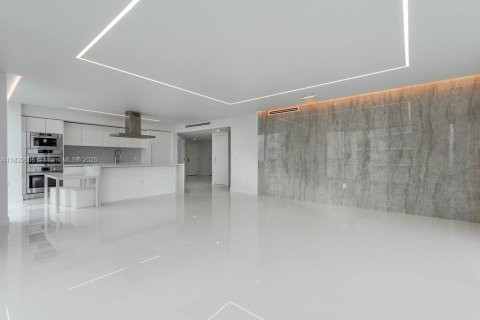 Condominio en venta en Sunny Isles Beach, Florida, 3 dormitorios, 175.77 m2 № 2022378 - foto 8
