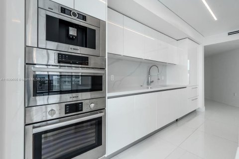 Condominio en venta en Sunny Isles Beach, Florida, 3 dormitorios, 175.77 m2 № 2022378 - foto 6