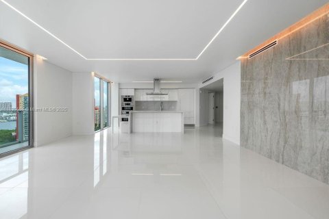 Condominio en venta en Sunny Isles Beach, Florida, 3 dormitorios, 175.77 m2 № 2022378 - foto 4