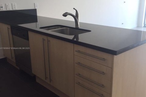 Condo in Miami, Florida, 1 bedroom № 1964363 - photo 2