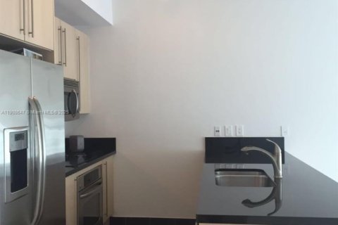 Condo in Miami, Florida, 1 bedroom № 1964363 - photo 7