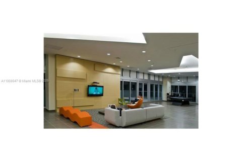 Condo in Miami, Florida, 1 bedroom № 1964363 - photo 19