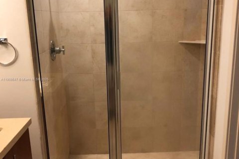 Condo in Miami, Florida, 1 bedroom № 1964363 - photo 11