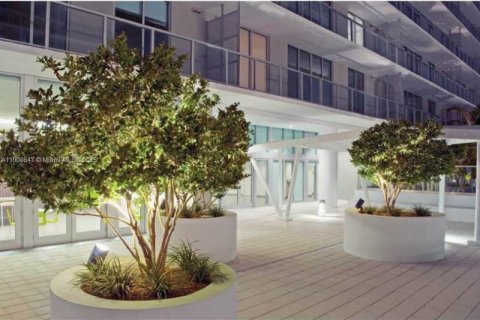 Condo in Miami, Florida, 1 bedroom № 1964363 - photo 17