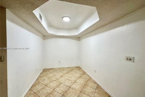 Снять в аренду кондоминиум в Пемброк-Пайнс, Флорида 3 спальни, 123.56м2, № 1943492 - фото 11