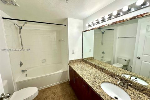 Снять в аренду кондоминиум в Пемброк-Пайнс, Флорида 3 спальни, 123.56м2, № 1943492 - фото 23