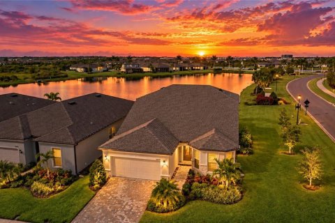 House in Parrish, Florida 3 bedrooms, 271.18 sq.m. № 2393389