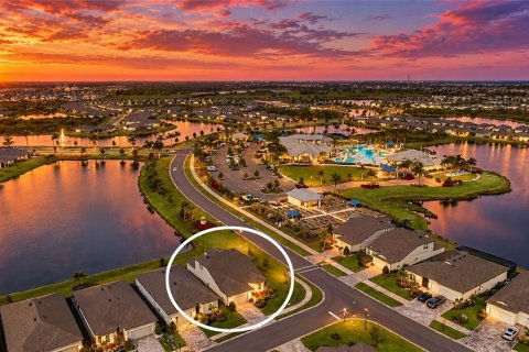 House in Parrish, Florida 3 bedrooms, 271.18 sq.m. № 2393389 - photo 6