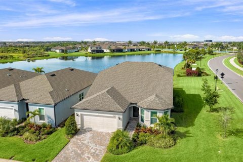 House in Parrish, Florida 3 bedrooms, 271.18 sq.m. № 2393389 - photo 8