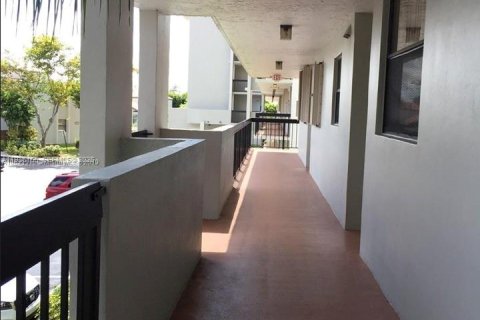Condo in Miami, Florida, 2 bedrooms  № 1994353 - photo 30