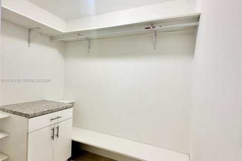 Condo in Miami, Florida, 2 bedrooms  № 1994353 - photo 26