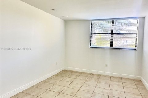Condo in Miami, Florida, 2 bedrooms  № 1994353 - photo 27