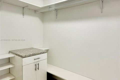 Condo in Miami, Florida, 2 bedrooms  № 1994353 - photo 25