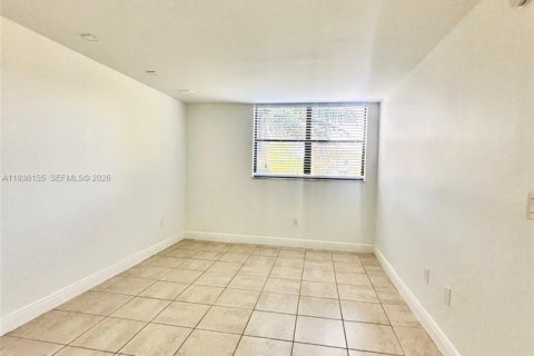 Condo in Miami, Florida, 2 bedrooms  № 1994353 - photo 28