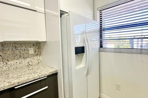 Condo in Miami, Florida, 2 bedrooms  № 1994353 - photo 20